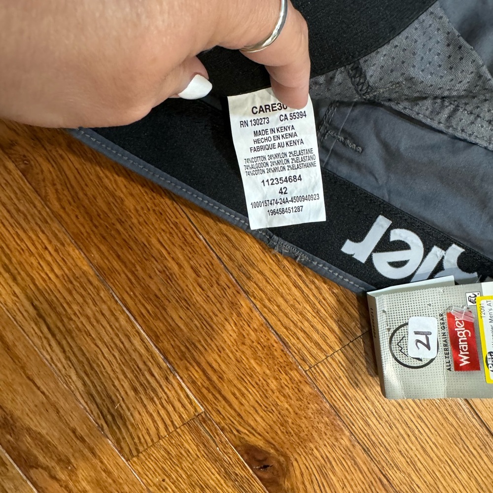 Men’s Wrangler Shorts - Picture 3 of 4